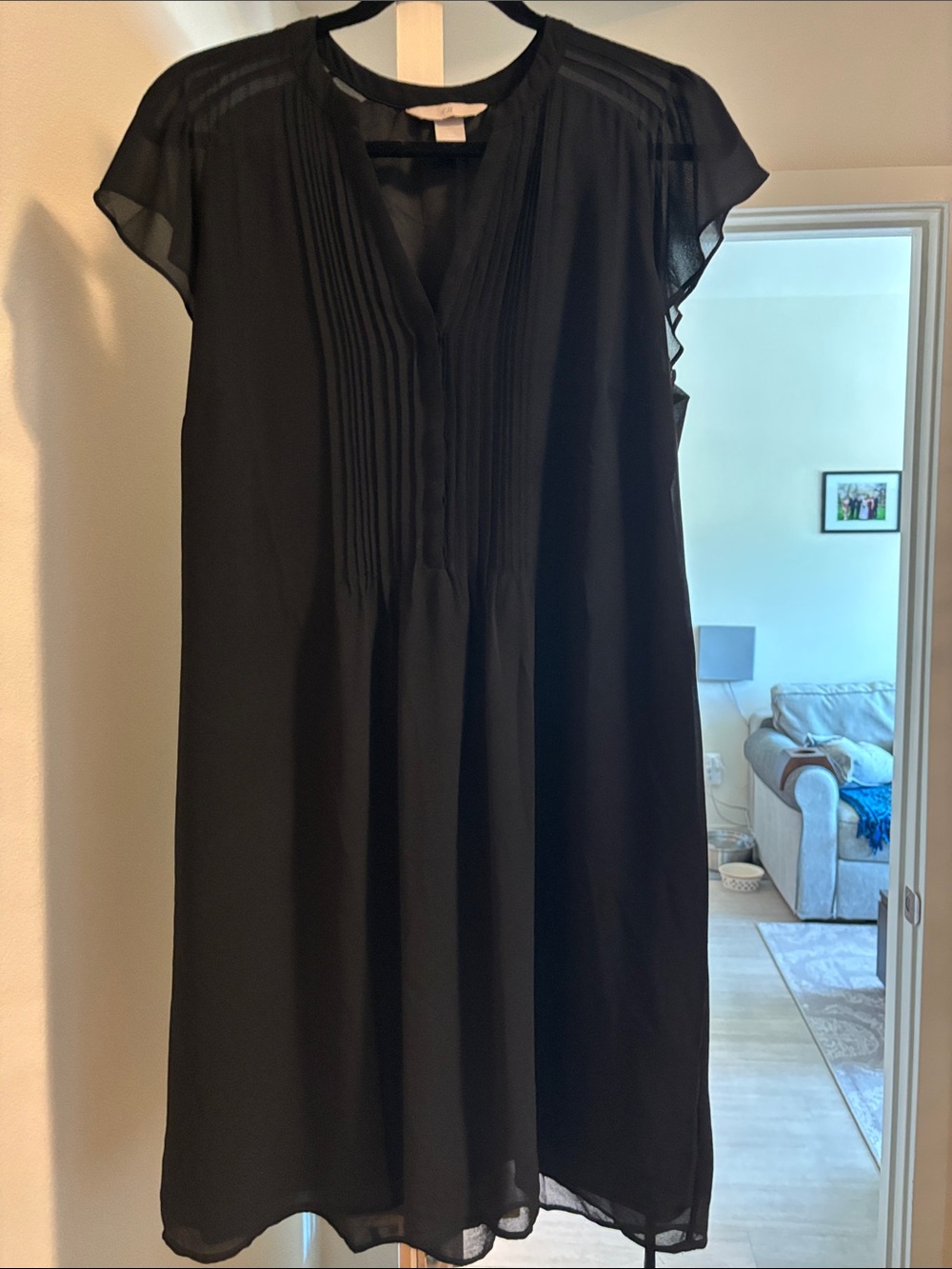 H&M Black Pleated V-Neck Short Sleeve Dress